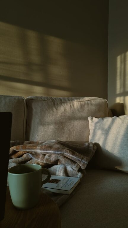 Simple Ways to Create a Cozy Reading Nook at Home